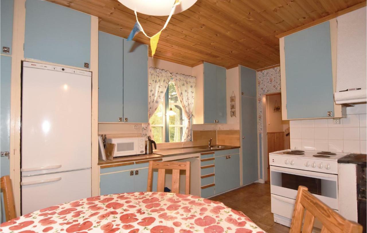 2 Bedroom Stunning Home In Molkom Sutterhojden Kültér fotó