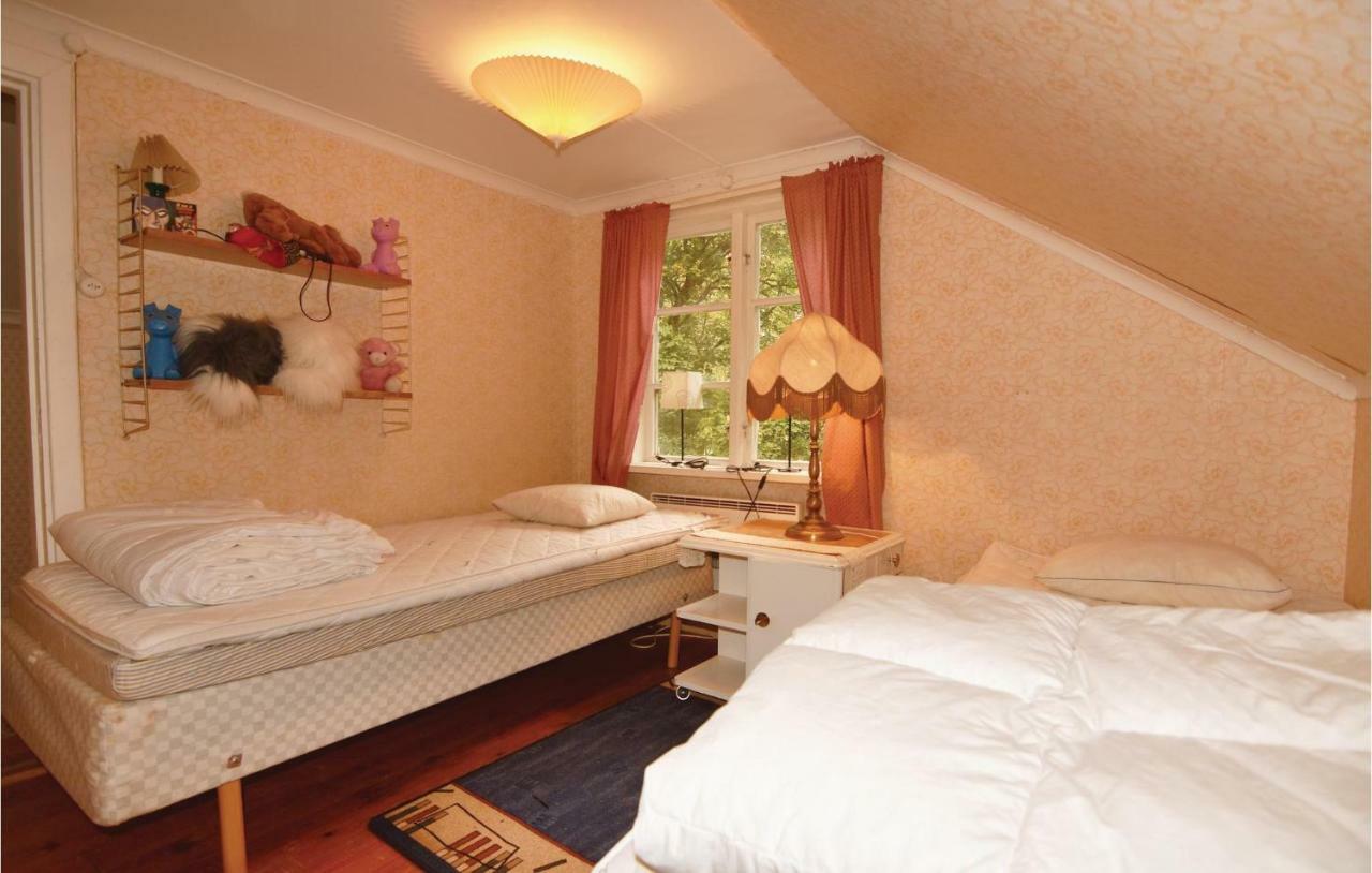 2 Bedroom Stunning Home In Molkom Sutterhojden Kültér fotó
