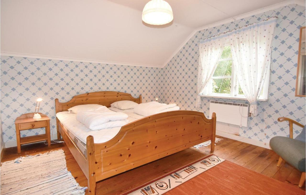 2 Bedroom Stunning Home In Molkom Sutterhojden Kültér fotó